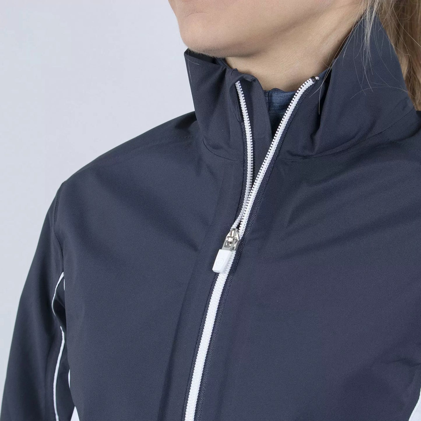 AILA - Navy/White